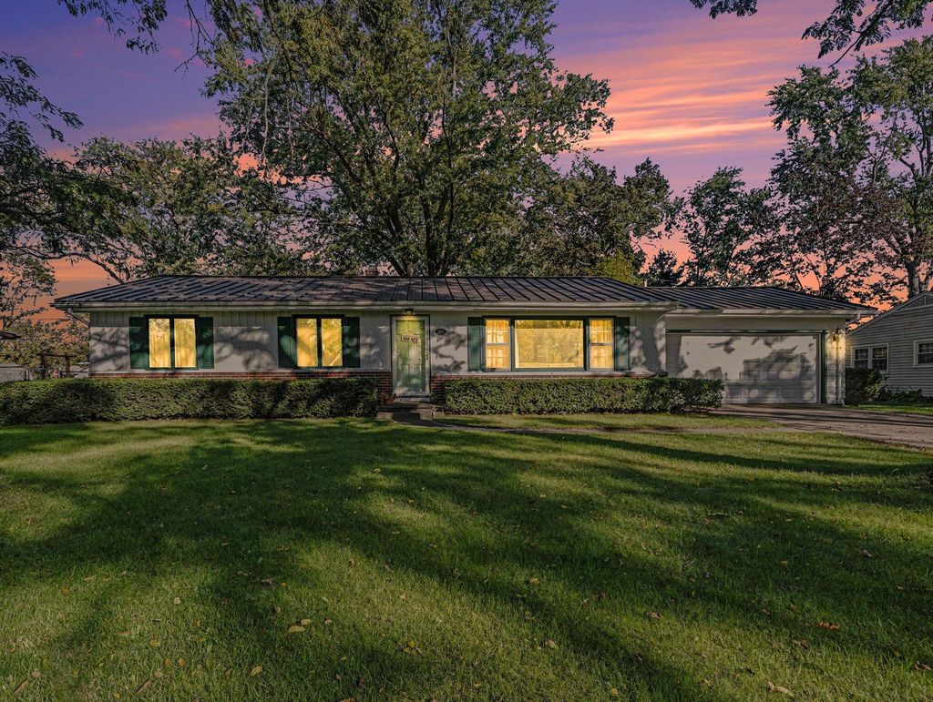 809 Canterbury Drive, Sturgis