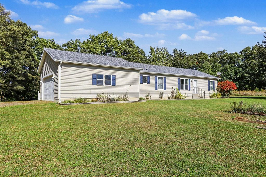 55443 Baer Road, Mendon