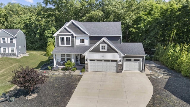 18734 Leonard Court, New Buffalo township