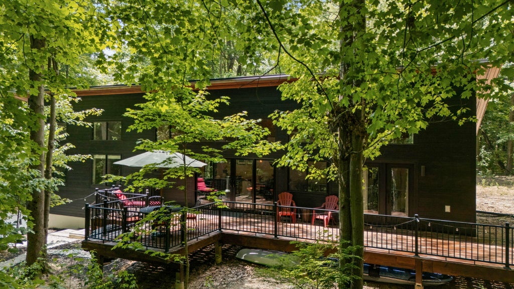 14823 N Main Street, Buchanan township