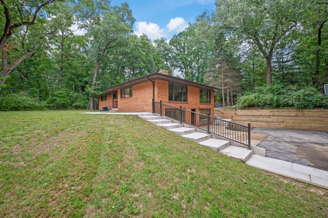 9555 Dunewood Drive, Bridgman city