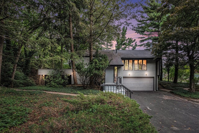 90 East Court, New Buffalo township