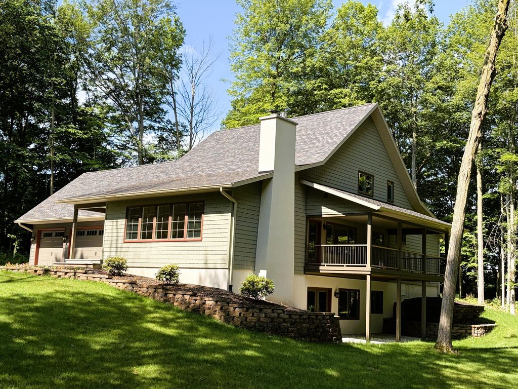 8806 Lakewood Trail, Berrien township