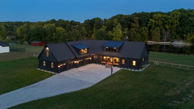 14211 Deer Path, Buchanan township