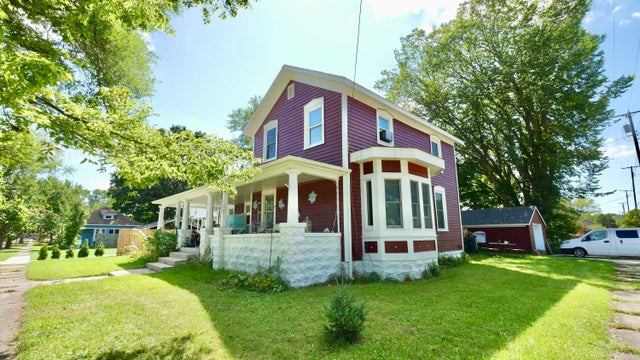207 Cherry Street, Three Oaks village