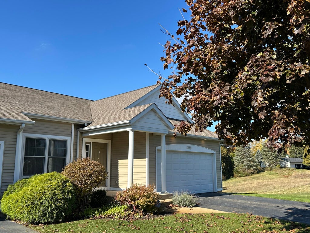 2542 Medinah Lane, Hagar township