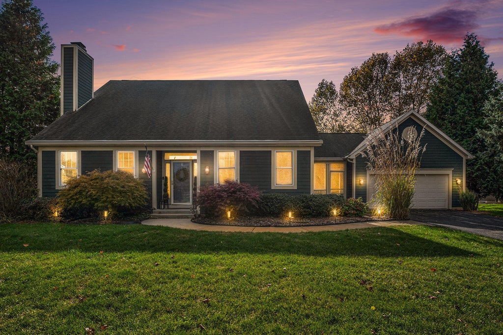 110 Bridle Path Lane, Niles township