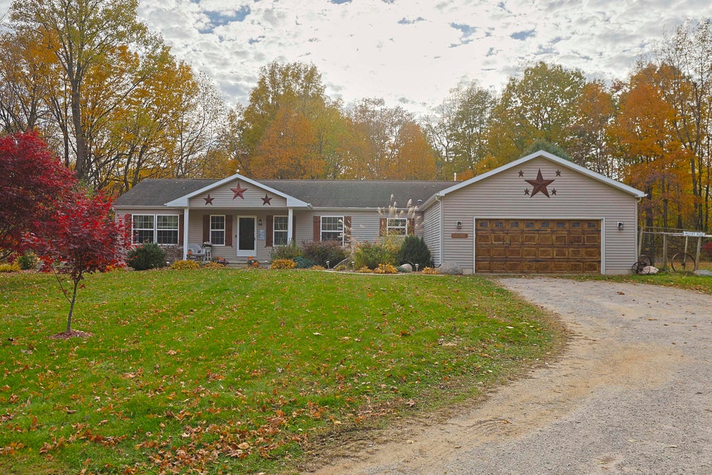 66082 Victoria Lane, Calvin township