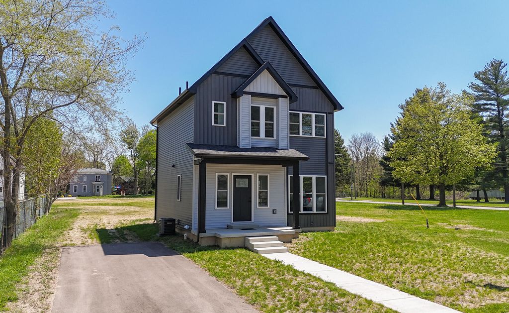 102 N Mill Street, Dowagiac city