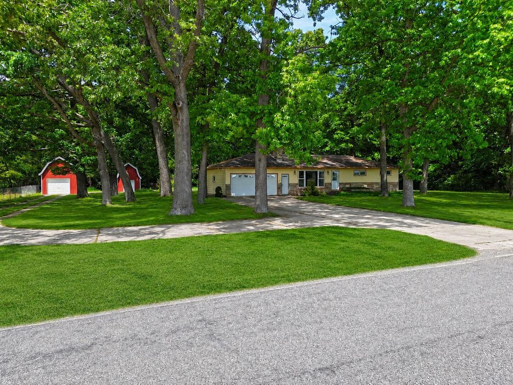 28902 Yaw Street, Silver Creek township