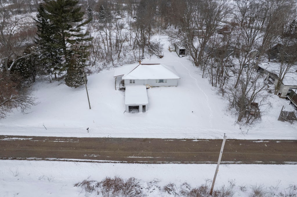 1582 Bakertown Road, Bertrand township