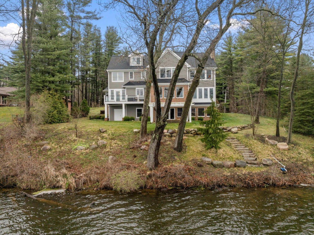 55755 Davis Lane, Wayne township