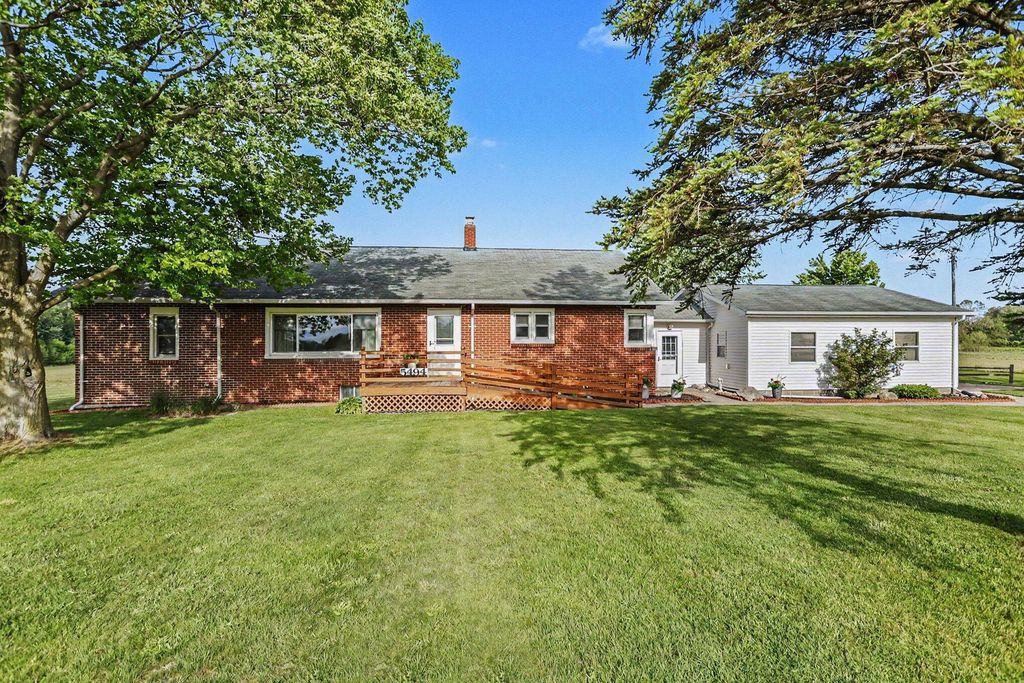 5494 Old Pipestone Road, Pipestone township