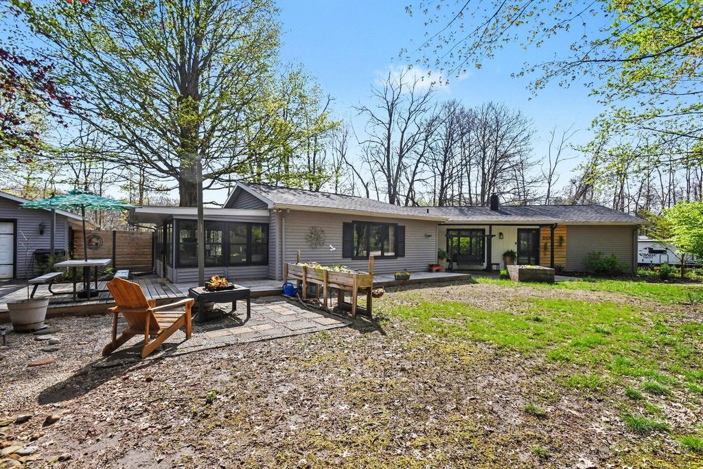 12435 Sandpiper Lane, Chikaming township