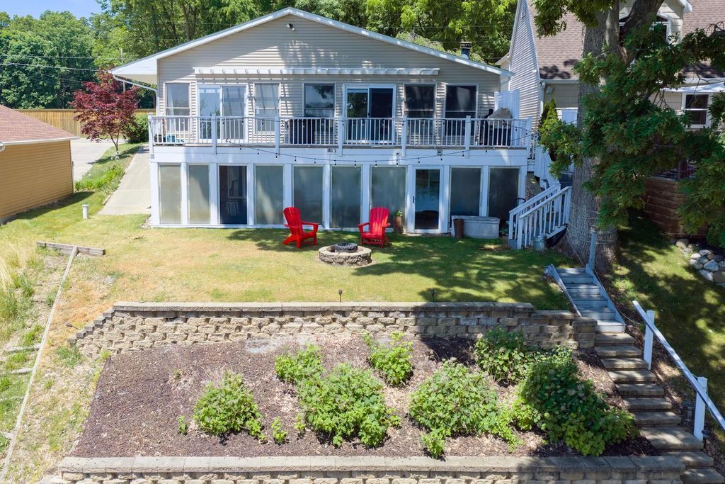 13233 Pleasant Drive, Porter township