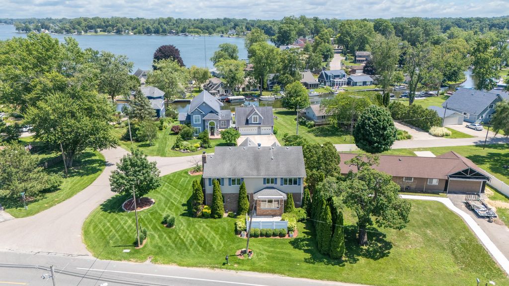 5036 Shoreview Drive, Coloma charter township