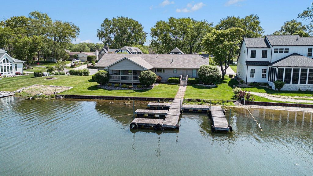 62546 Diamond View Drive, Calvin township