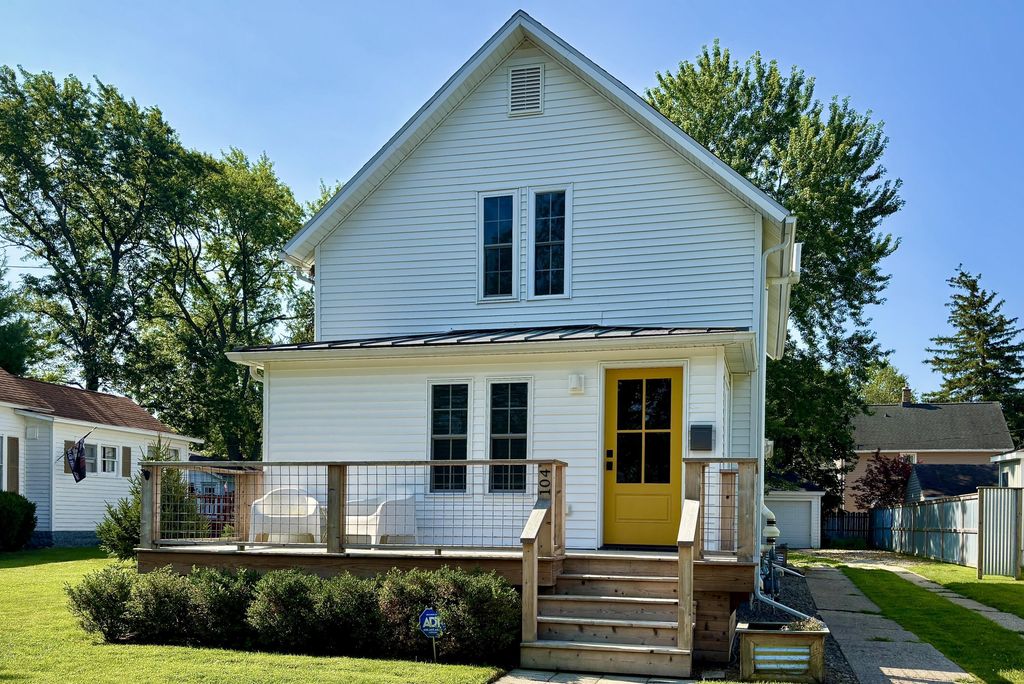 104 Locust Street E, Three Oaks village