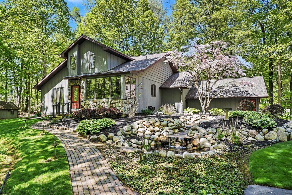 2913 Grange Road, Oronoko charter township