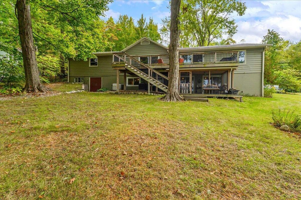 45417 15th Avenue, Bloomingdale township