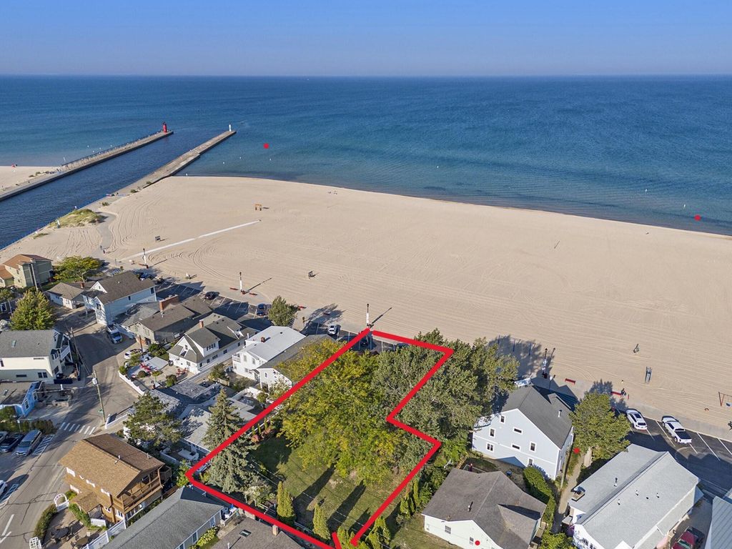 30 Lakeshore Drive, South Haven city