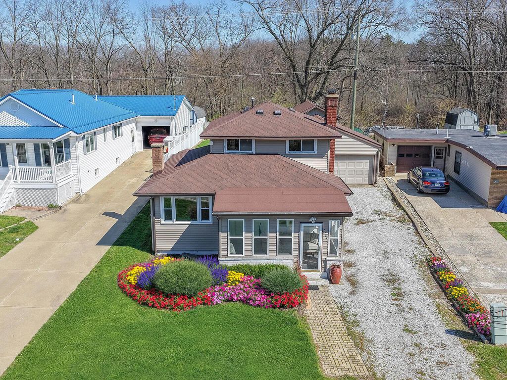 70649 Sunset Boulevard, Porter township