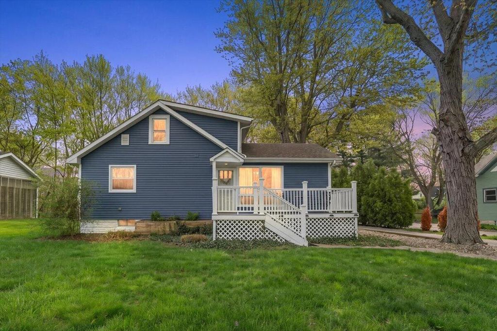 12865 Flynn Road, Chikaming township