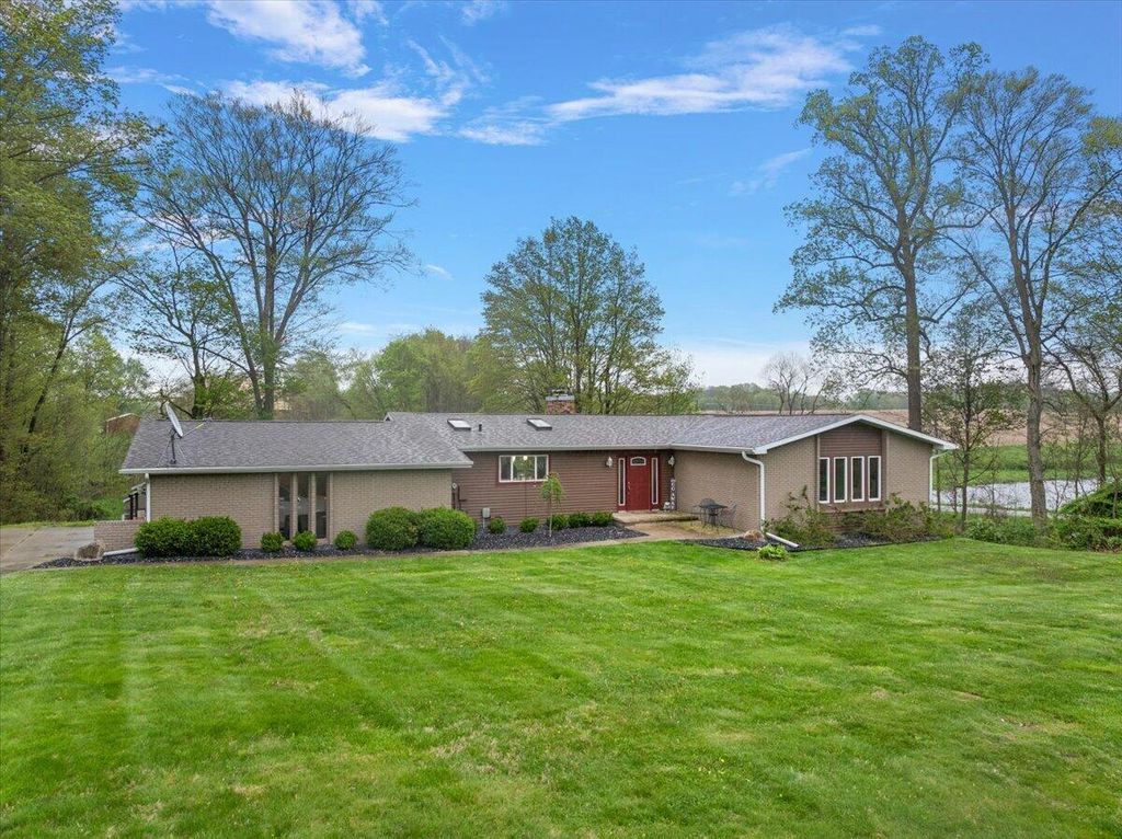 8467 Pucker Street, Berrien township