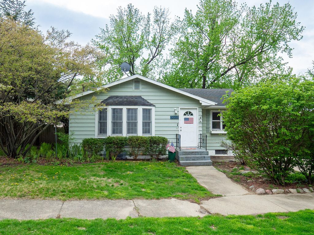 923 Bell Avenue, New Buffalo city