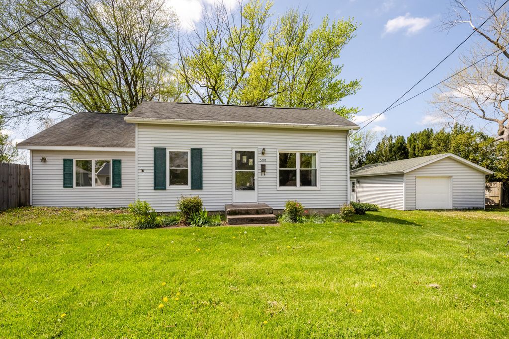 500 Sherwood Street, Three Oaks village