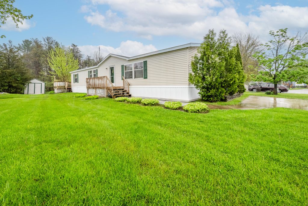 8000 Warren Woods Road Unit: 62, Three Oaks township