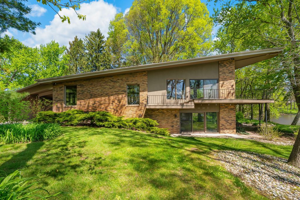 2135 Derfla Drive, Royalton township