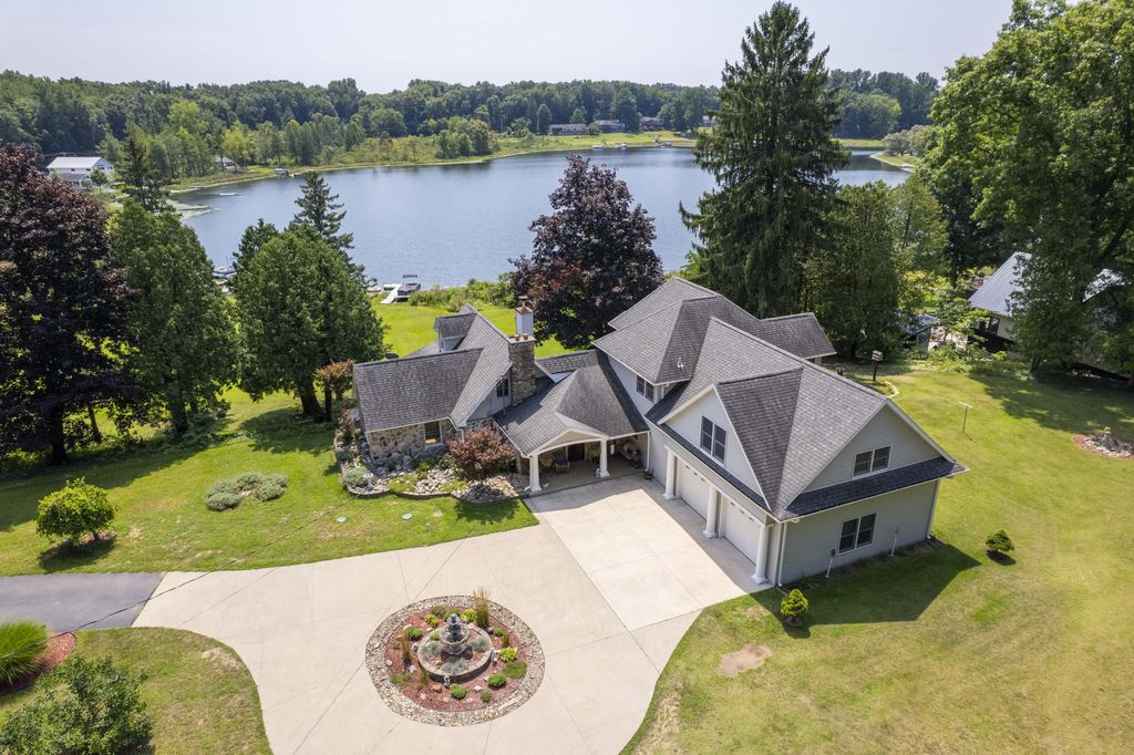 15797 Hillside Drive, Newberg township