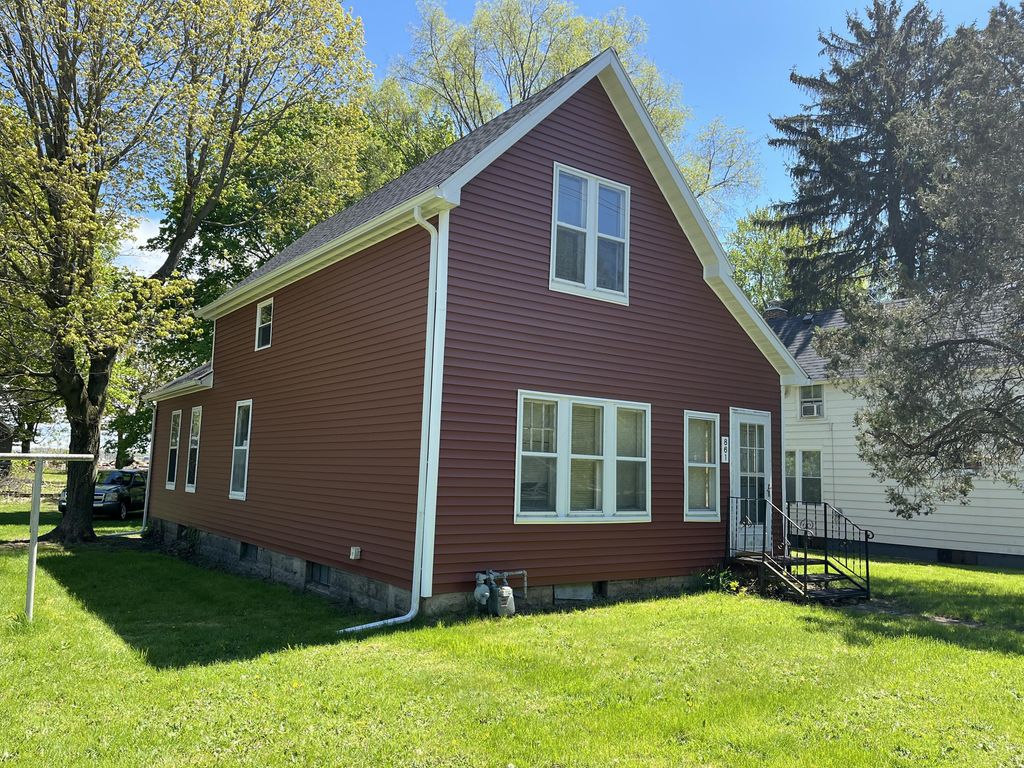 861 Paw Paw Avenue, Benton charter township
