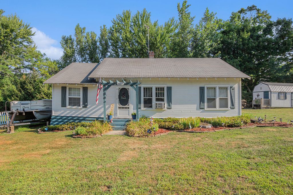 8663 Little Paw Paw Avenue, Watervliet township