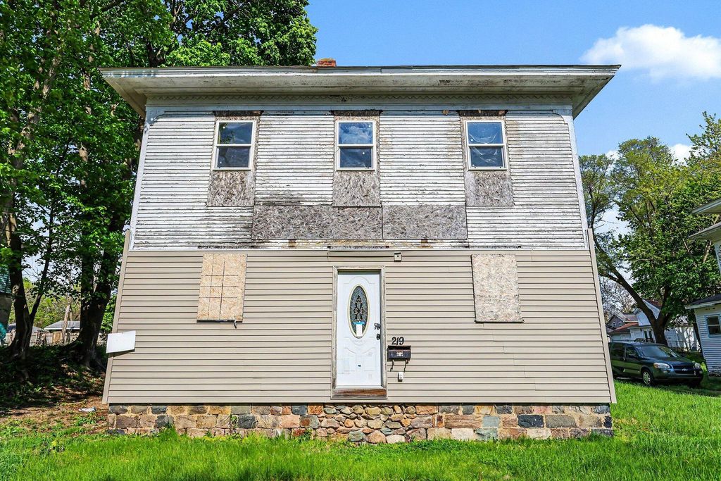 219 S Dalrymple Street, Albion city