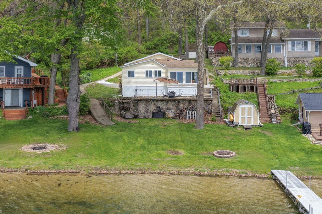 58484 E Clear Lake Road, Fabius township
