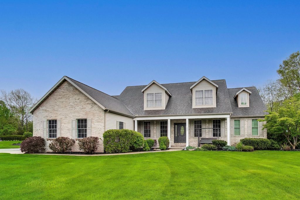 292 River Run Drive, Royalton township