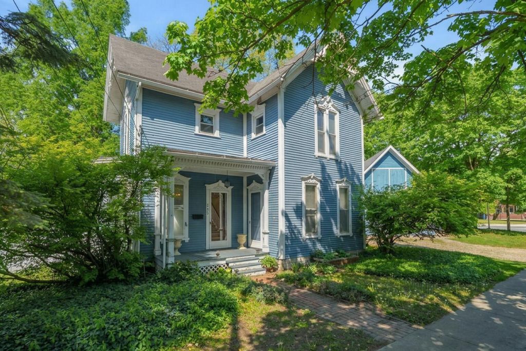 215 N Cedar Street, Allegan township