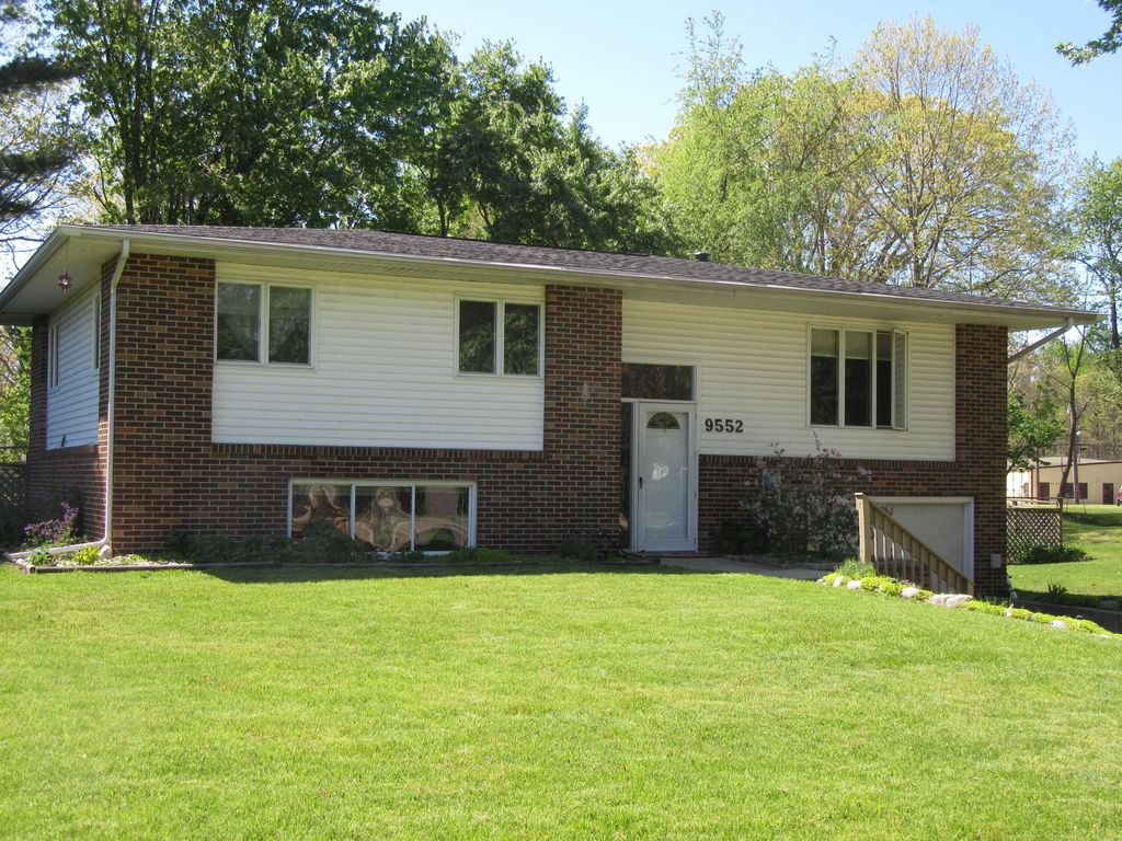 9552 Pine Street, Bridgman