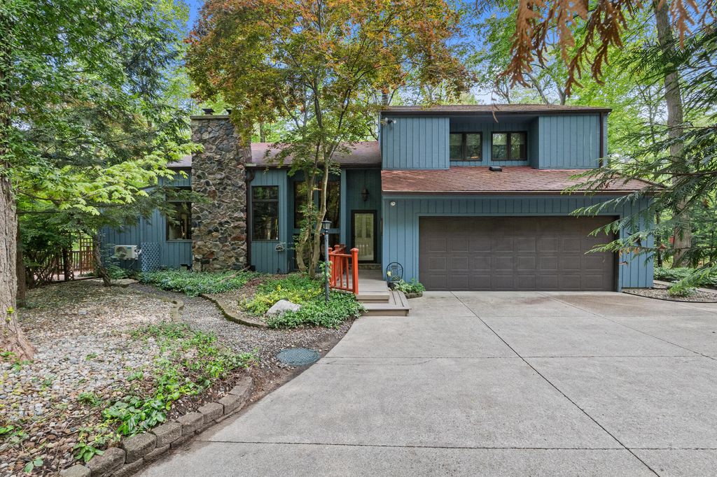 30938 Redfield Street, Milton township