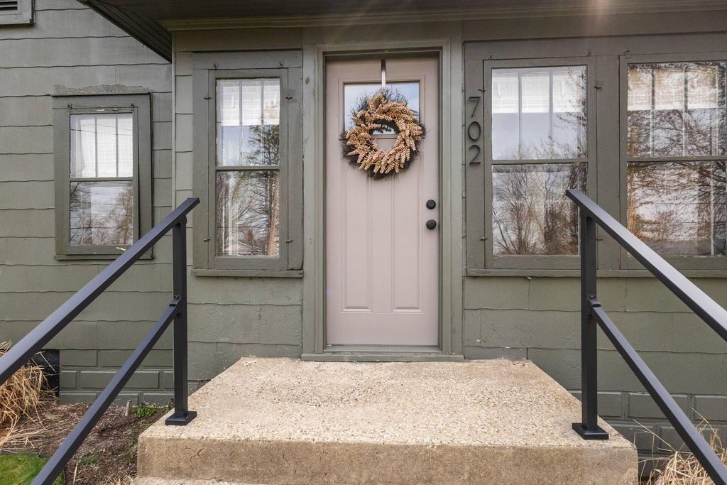 702 N Elm Street, Three Oaks village