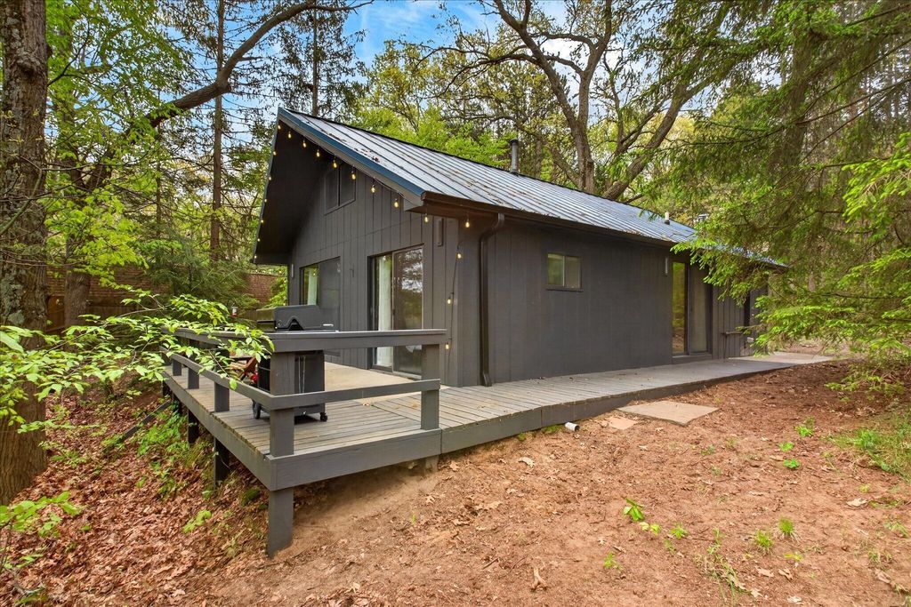 3109 River Bend Trail, Manlius township