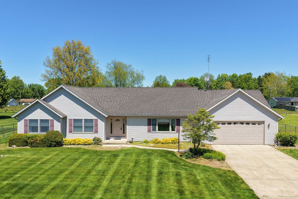 29376 Saddlebred Lane, Pokagon township