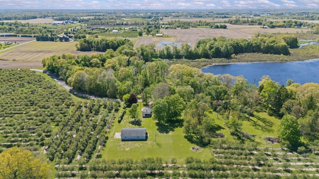8498 Lake Road, Berrien township
