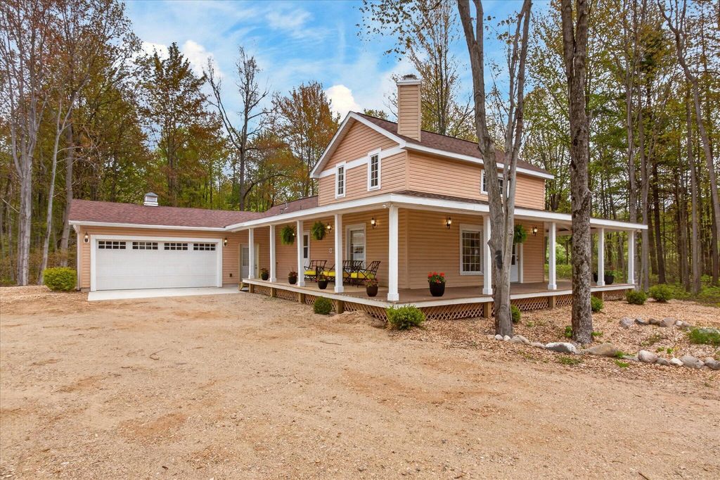 6811 116th Avenue, Fennville