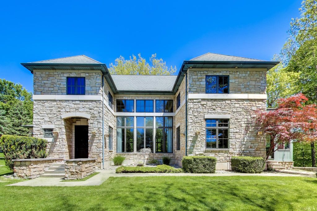 2287 Autumn Ridge, Royalton township