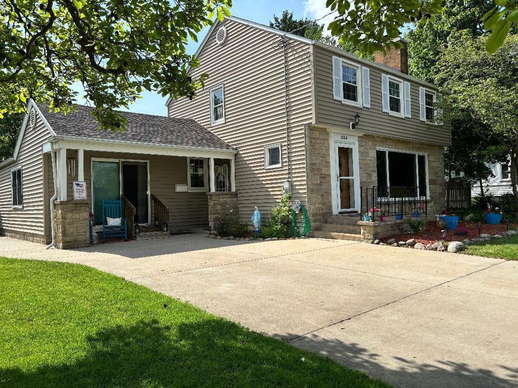 404 Cedar Street, Three Oaks village