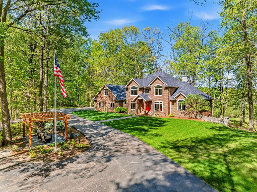 2099 E Clear Lake Road, Buchanan township