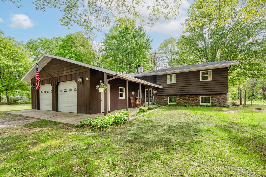 13953 Minnich Road, Chikaming township